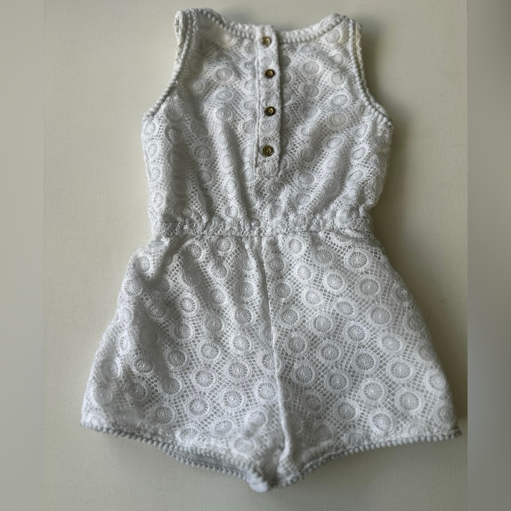 OshKosh B'gosh girl’s White Lace Romper Shorts.  Size 2T.